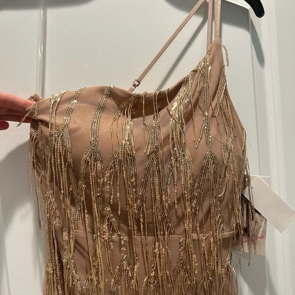 Juniors Honey and Rosie Fringe Sequin One-Shoulder Bodycon Midi Dress - Picture 4 of 12